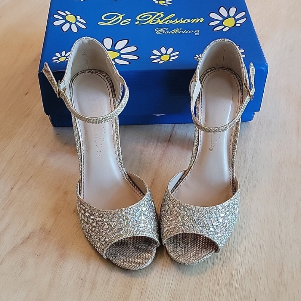 De Blossom Collection Peep Toe Rhinestone Ankle Strap Champagne Heels Size 6 1/2